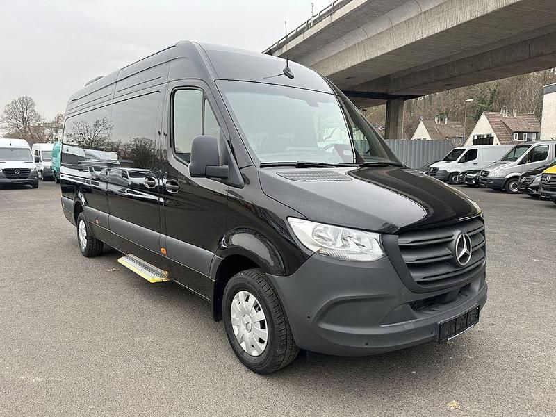 Gebraucht Mercedes Sprinter 170 PS (125 kW) 2024 Schwarz/baltic black Van