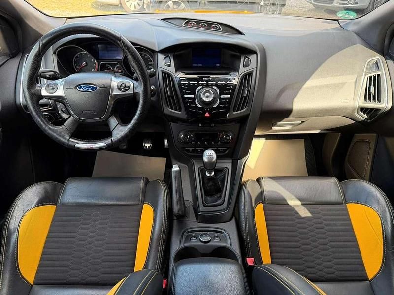 Gebraucht Ford Focus ST 250 PS (183 kW) 2013 Gelb Kombi