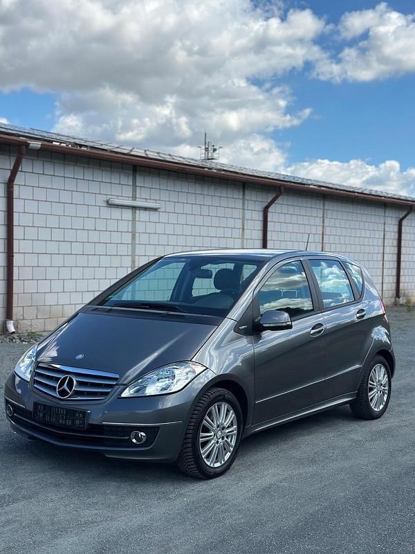 Grau Gebraucht 2011 Mercedes A180 Avantgarde Kleinwagen | 5.900 € (Fairer Preis) - Bild 1/4