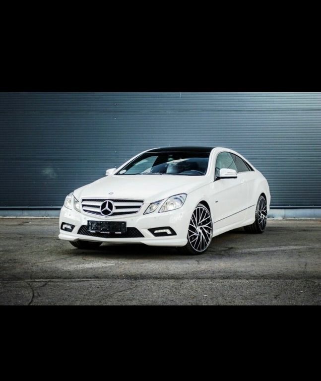 Weiß Gebraucht 2011 Mercedes E350 AMG line Coupé | 10.600 € (Superpreis) - Bild 1/4