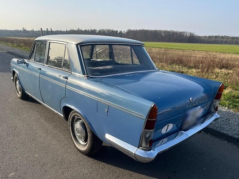 Gebraucht Fiat 2300 74 PS (54 kW) 1962 Blau Limousine