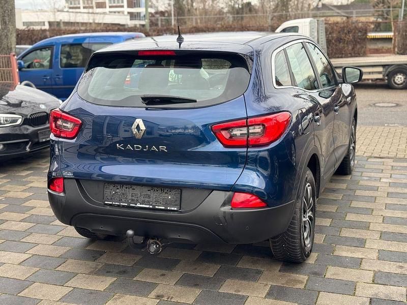 Gebraucht Renault Kadjar Life 131 PS (96 kW) 2016 Blau cosmos SUV