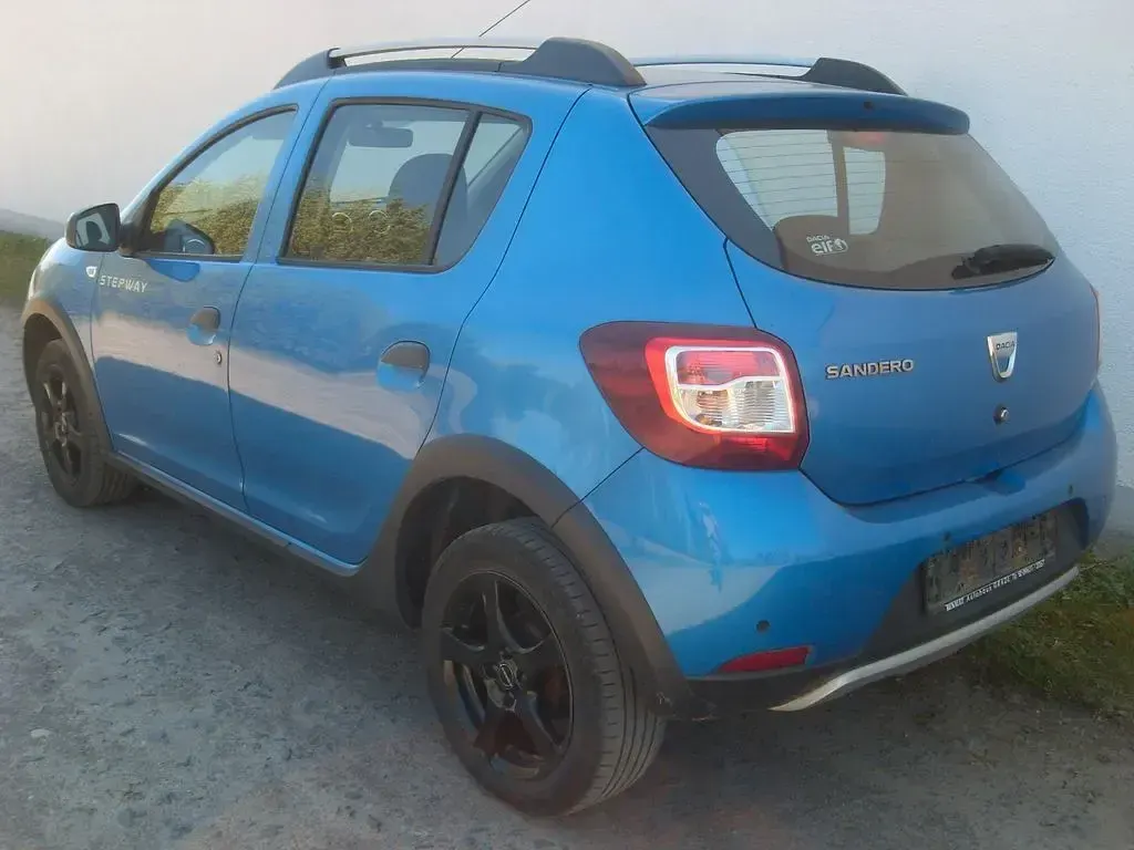 Używany Dacia Sandero Prestige 90 KM (66 kW) 2016 Niebieski Sedan/Limuzyna