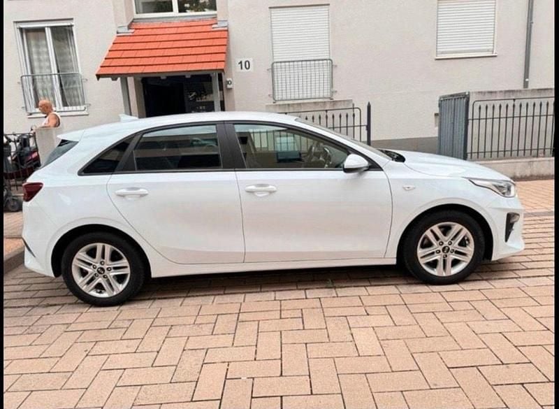 Gebraucht Kia Ceed Edition 7 101 PS (74 kW) 2020 Weiß Kleinwagen