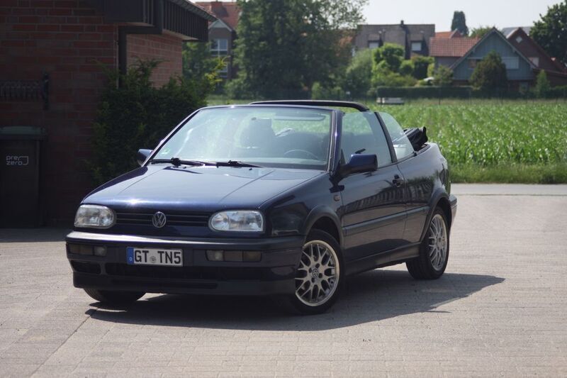 Blau Gebraucht 1998 VW Golf Cabriolet Edition Cabrio | 5.999 € - Bild 1/4