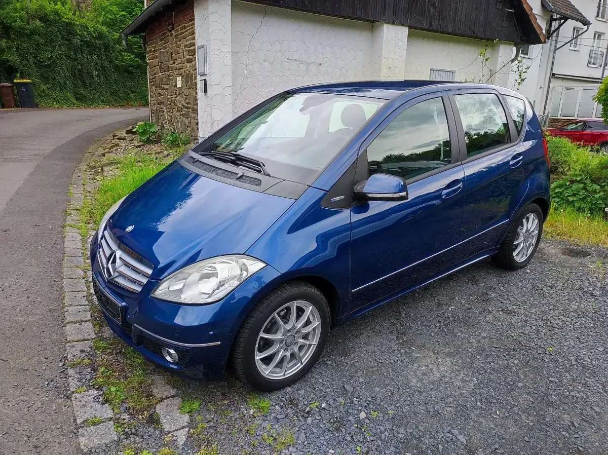 Gebraucht Mercedes A160 95 PS (69 kW) 2010 Blau Limousine