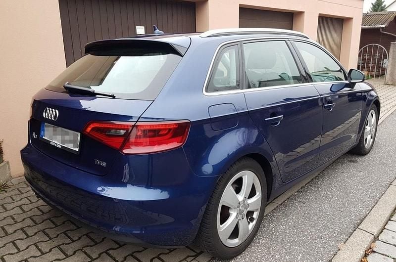 Gebraucht Audi A3 92 PS (67 kW) 2016 Blau Kleinwagen