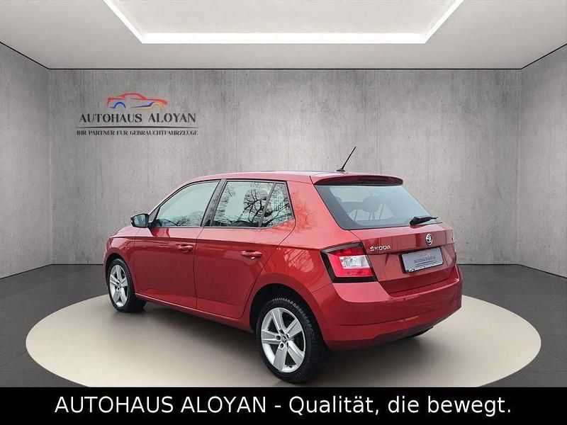 Gebraucht Skoda Fabia Cool Edition 60 PS (44 kW) 2016 Rot Limousine