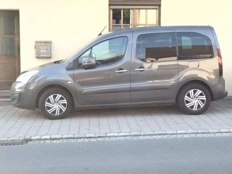 Braun Gebraucht 2015 Citroën Berlingo Van / Kleinbus | 14.500 € - Bild 1/4