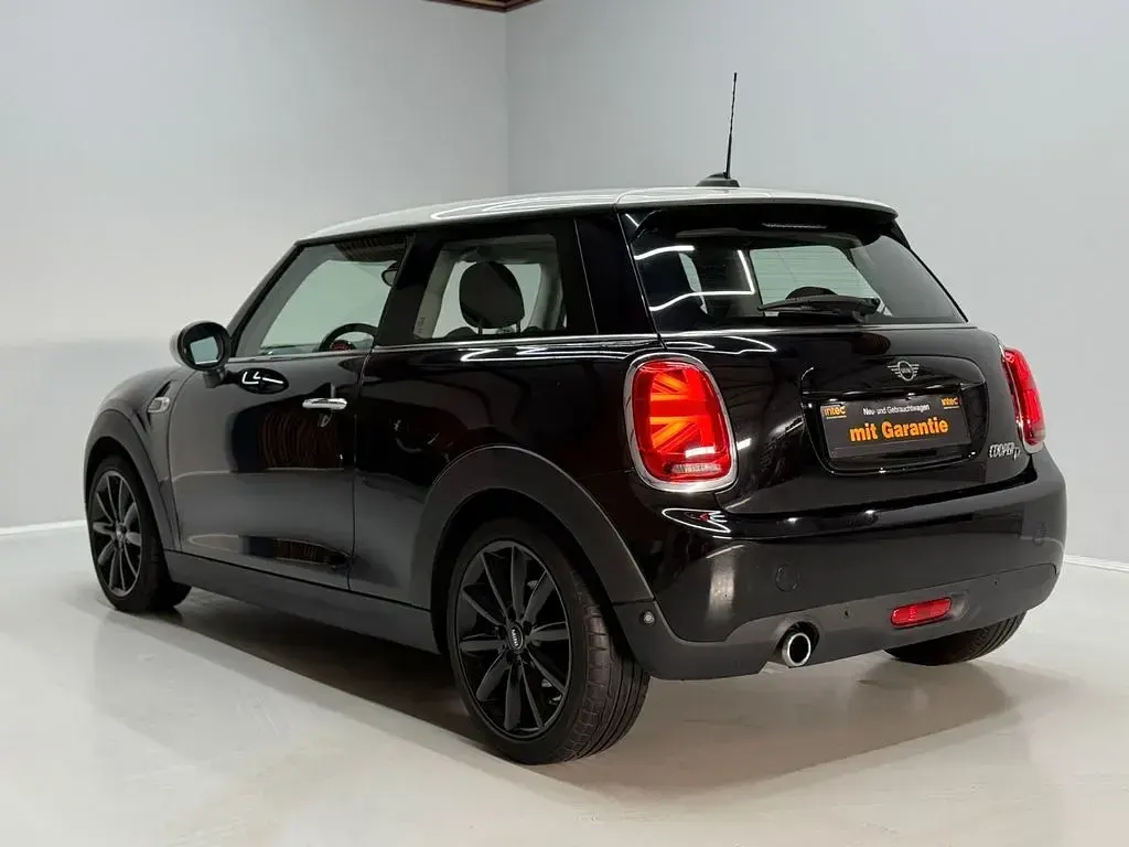 Käytetty Mini Cooper D Pepper 116 HP (85 kW) 2018 Musta Viistoperä