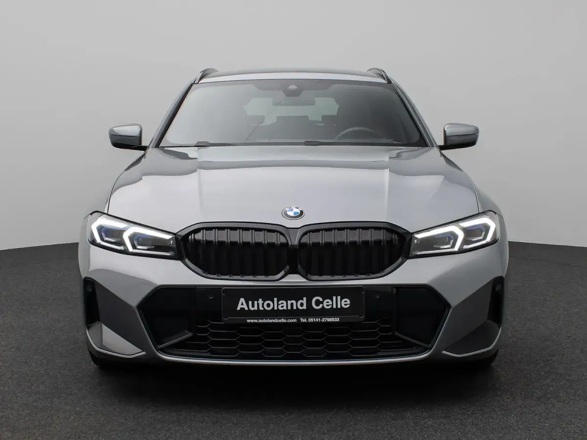 Gebraucht BMW 330 M Sport 245 PS (180 kW) 2023 Skyscraper grauc4wschwarz Limousine
