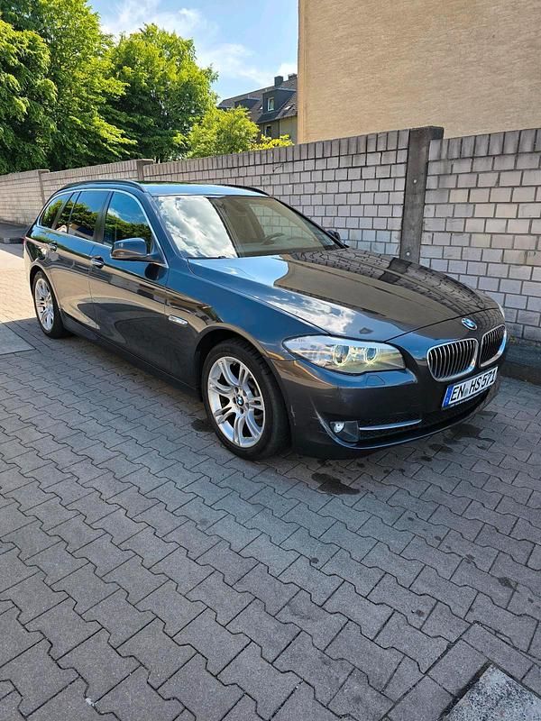 Schwarz Gebraucht 2010 BMW 520 Kombi | 5.300 € (Superpreis) - Bild 1/4
