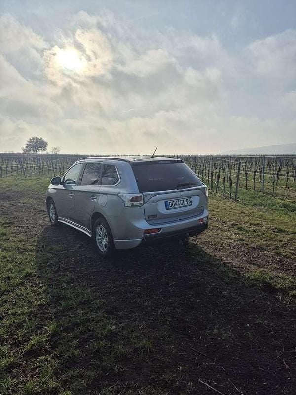 Gebraucht Mitsubishi Outlander Invite 150 PS (110 kW) 2013 Silber SUV