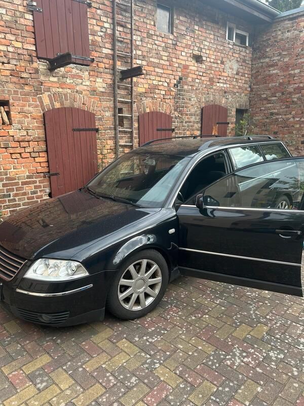 Schwarz Gebraucht 2002 VW Passat Kombi | 700 € - Bild 1/4
