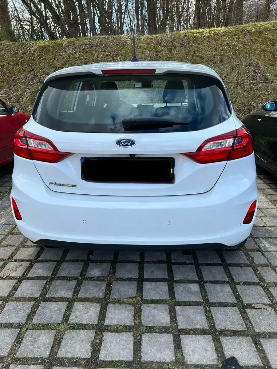 Gebraucht Ford Fiesta 101 PS (74 kW) 2017 Weiß Kleinwagen