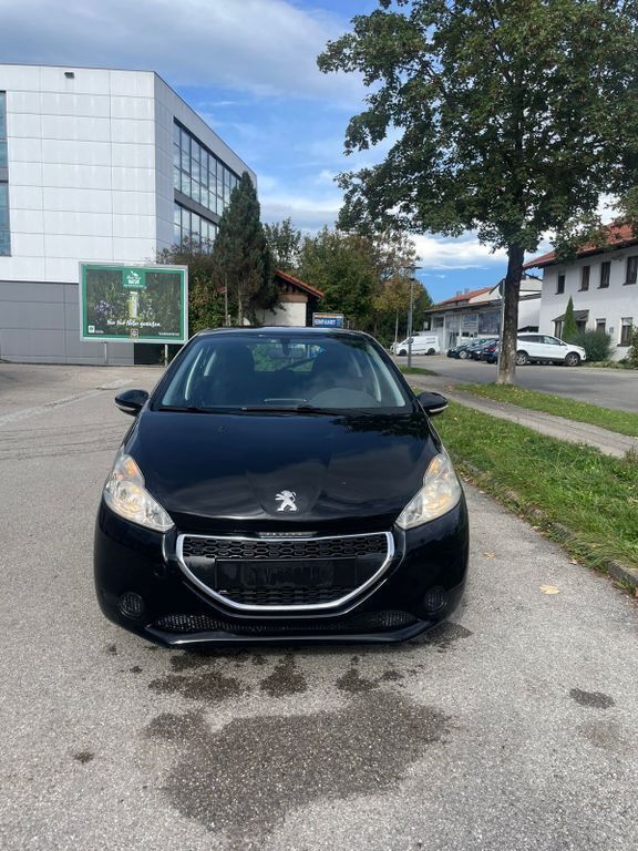 Blau Gebraucht 2014 Peugeot 208 Kleinwagen | 3.999 € (Teuer) - Bild 1/4