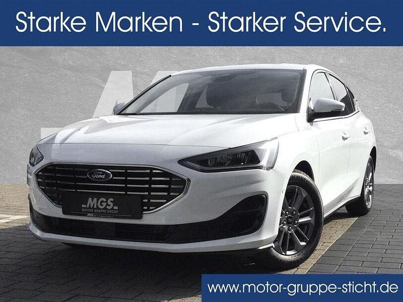 Gebraucht Ford Focus Titanium 125 PS (91 kW) 2023 Frozen white Limousine