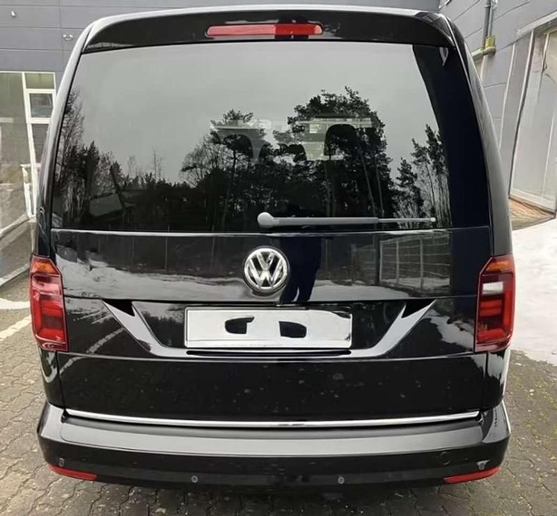 Second-hand VW Caddy Maxi Highline 150 CP (110 kW) 2016 Negru Monovolum