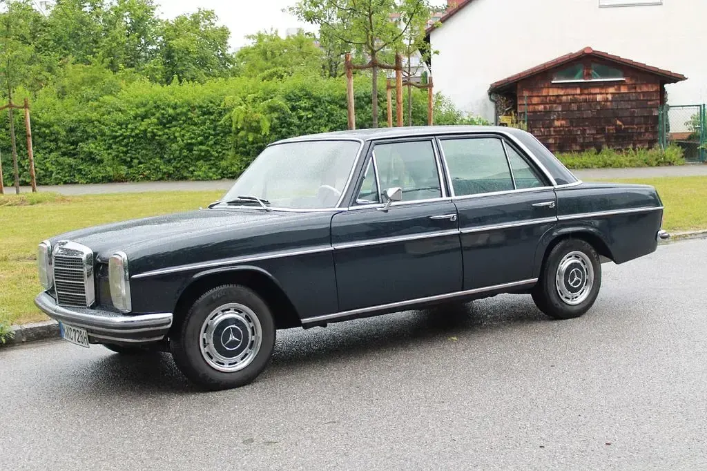 Gebraucht Mercedes 200/8 95 PS (69 kW) 1972 Blau Limousine