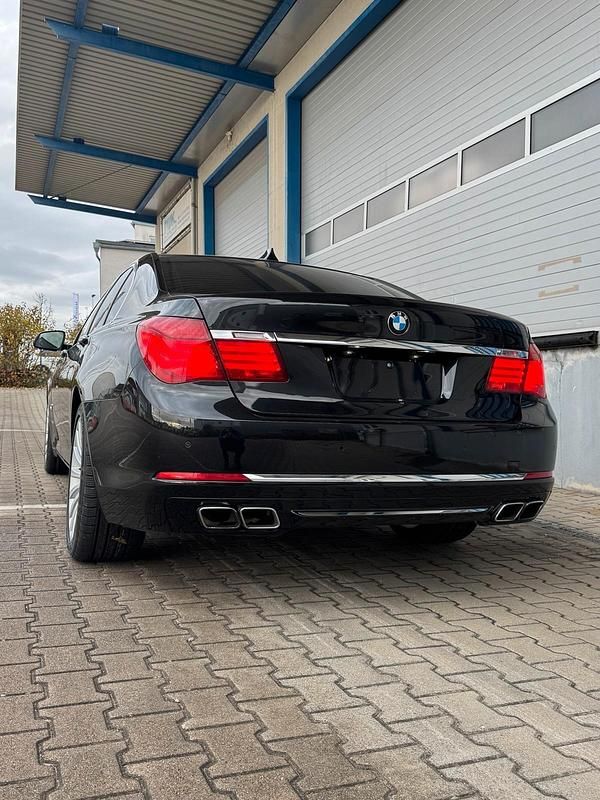 Gebraucht BMW 740 350 PS (257 kW) 2013 Schwarz Limousine