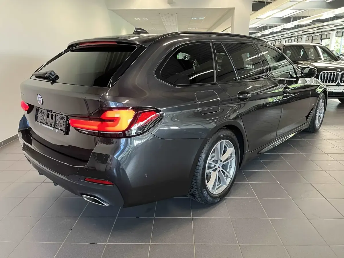 Gebraucht BMW 520 M Sport 190 PS (139 kW) 2022 Grau Kombi