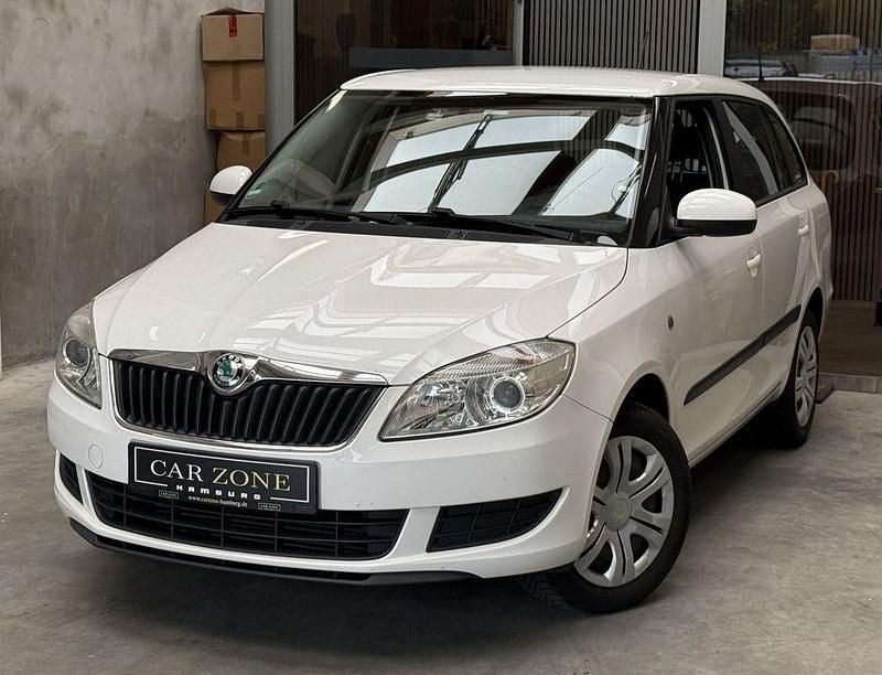 Weiß Gebraucht 2012 Skoda Fabia Ambition Kombi | 2.990 € (Guter Preis) - Bild 1/4