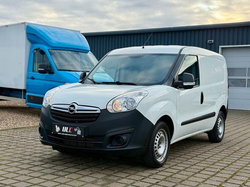 Weiß Gebraucht 2016 Opel Combo Van / Kleinbus | 7.590 € (Fairer Preis) - Bild 1/4