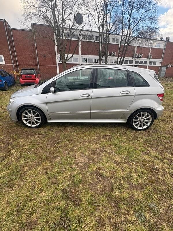 Gebraucht Mercedes B200 148 PS (108 kW) 2007 Silber Van / Kleinbus