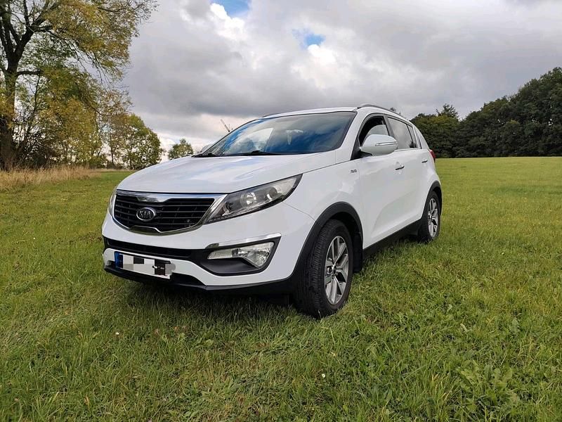 Weiß Gebraucht 2011 Kia Sportage SUV | 10.899 € (Fairer Preis) - Bild 1/4