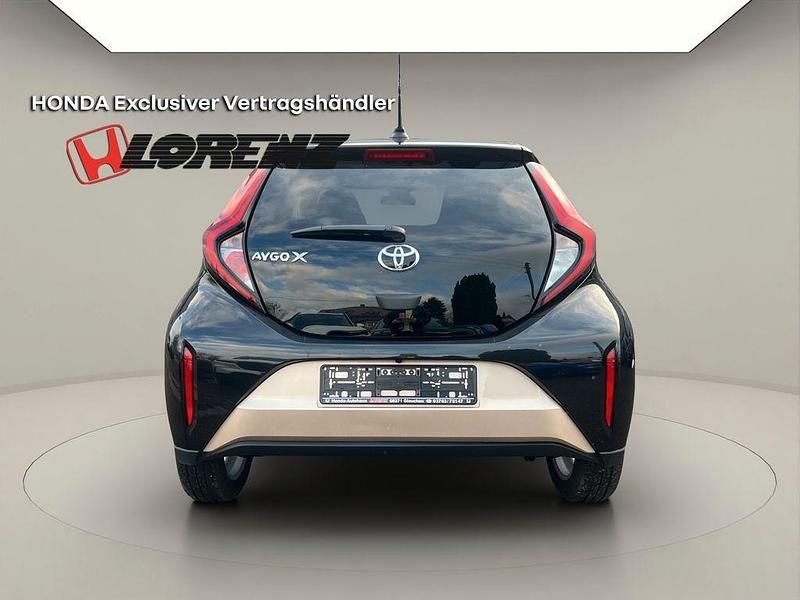 Gebraucht Toyota Aygo X Pulse 72 PS (52 kW) 2022 Gold schwarz metallic SUV
