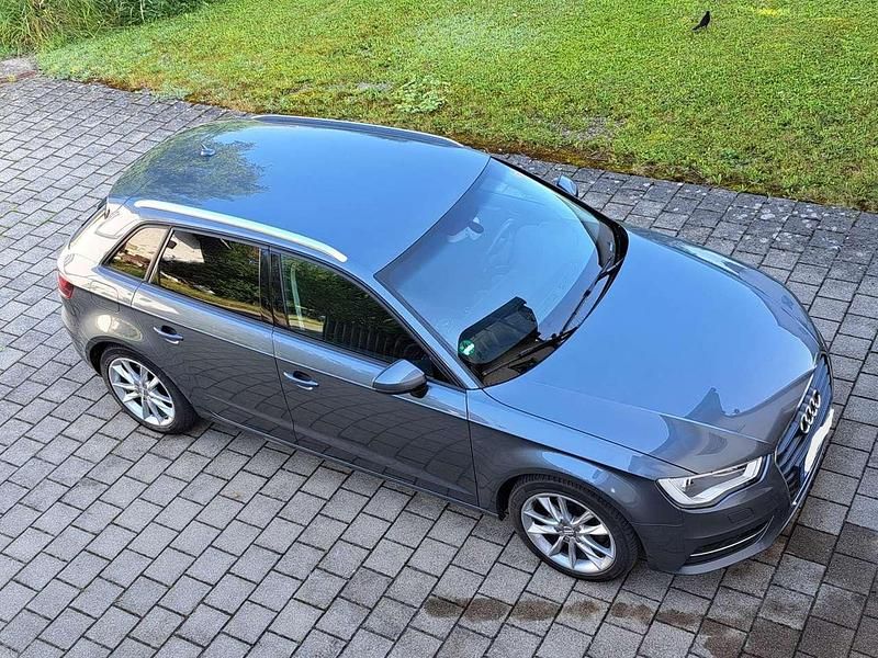 Silber Gebraucht 2013 Audi A3 Sportback Attraction Kombi | 9.900 € (Fairer Preis) - Bild 1/4