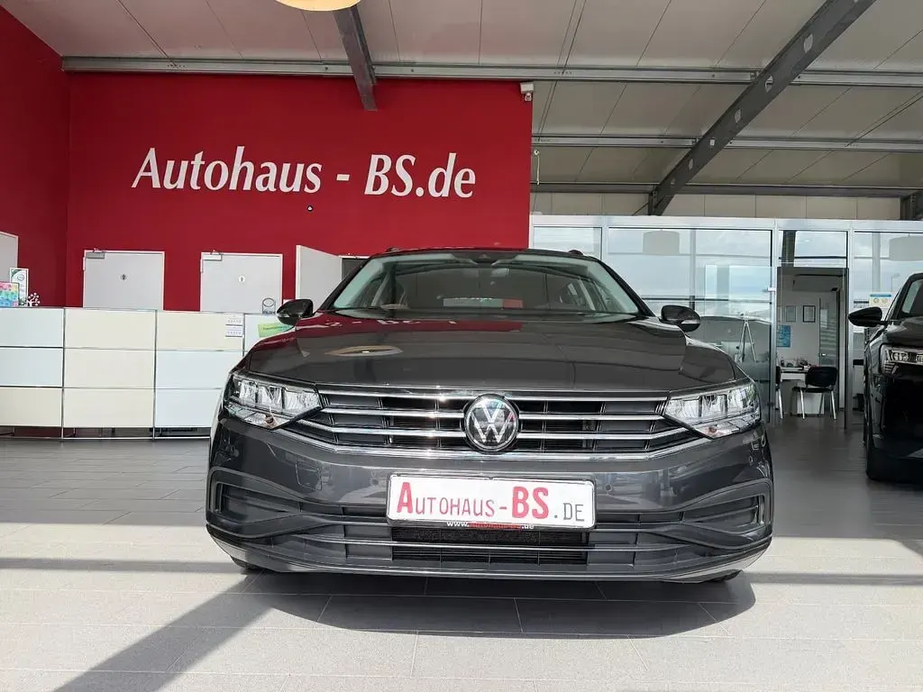 Gebraucht VW Passat IQ Drive 122 PS (89 kW) 2023 Grau Kombi