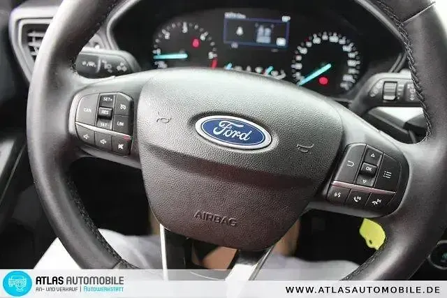 Używany Ford Focus Cool & Connect 120 KM (88 kW) 2023 Czarny Kombi