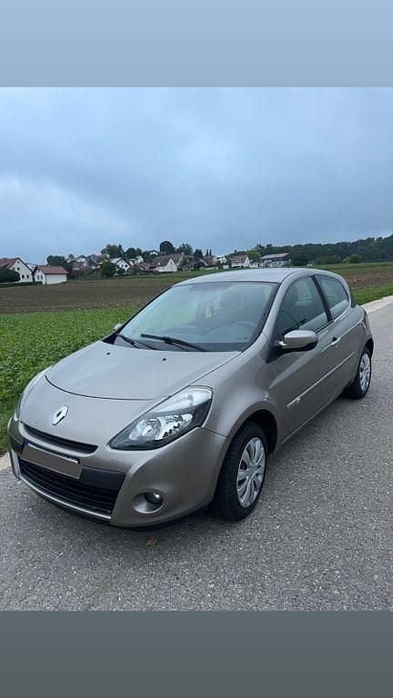 Beige Gebraucht 2009 Renault Clio II Limousine | 1.990 € (Fairer Preis) - Bild 1/4