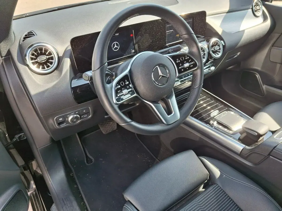 Gebraucht Mercedes B180 136 PS (100 kW) 2022 Schwarz Kleinwagen