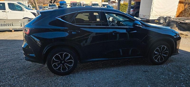 Gebraucht Lexus NX350h 241 PS (177 kW) 2022 Schwarz SUV