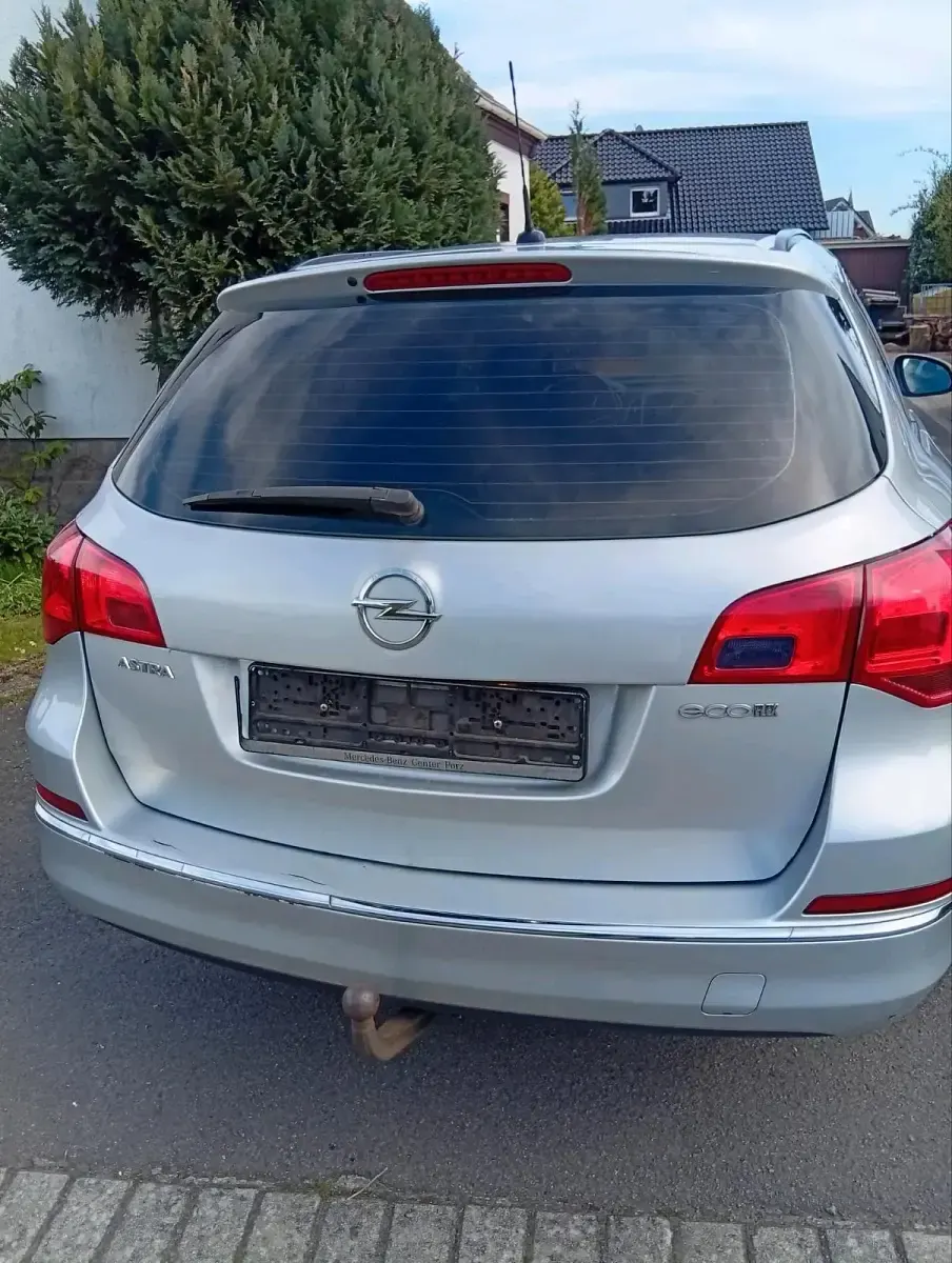 Gebraucht Opel Astra 110 PS (80 kW) 2013 Grau Kombi