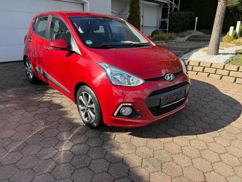 Gebraucht Hyundai i10 Style 87 PS (63 kW) 2015 Rot Kleinwagen