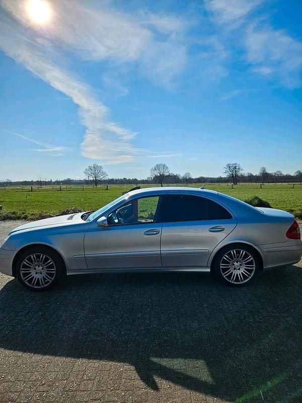 Second-hand Mercedes E200 184 CP (135 kW) 2007 Argintiu Berlinǎ