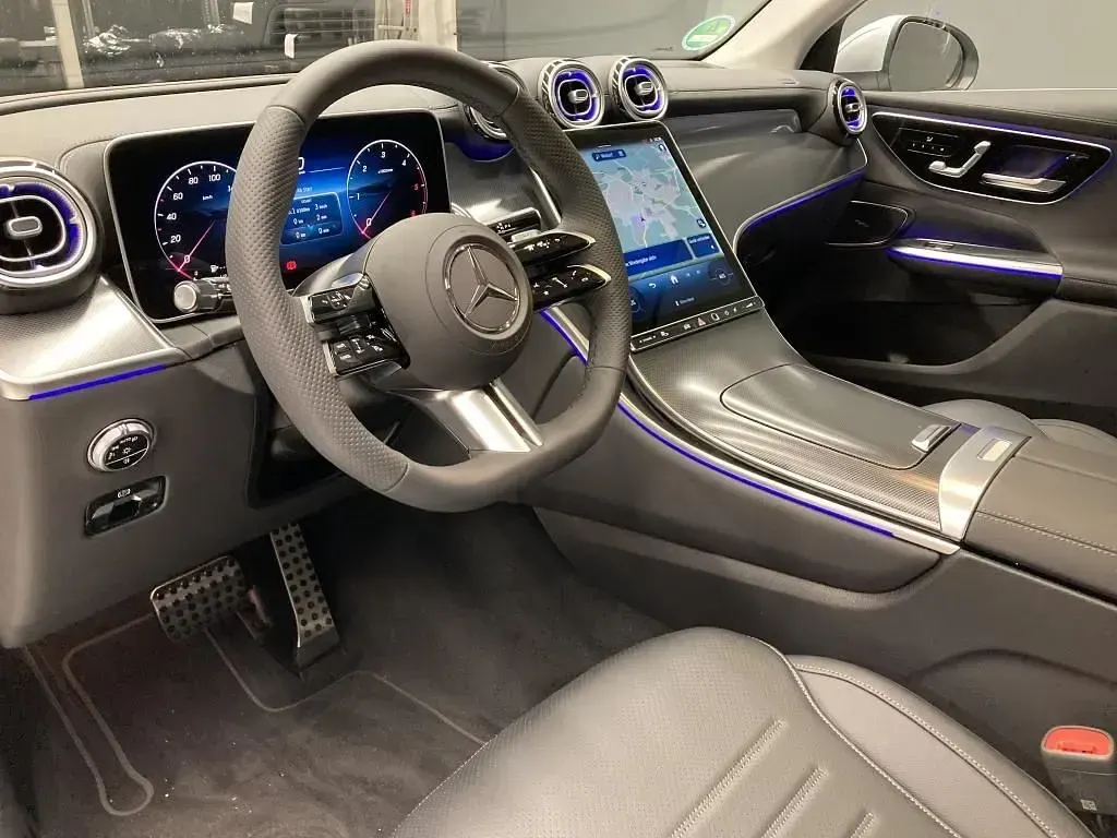 Gebraucht Mercedes GLC220 AMG 197 PS (144 kW) 2024 Silber SUV