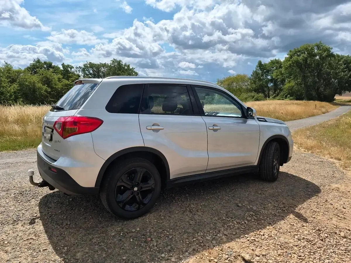Gebraucht Suzuki Vitara 140 PS (102 kW) 2017 Silber SUV