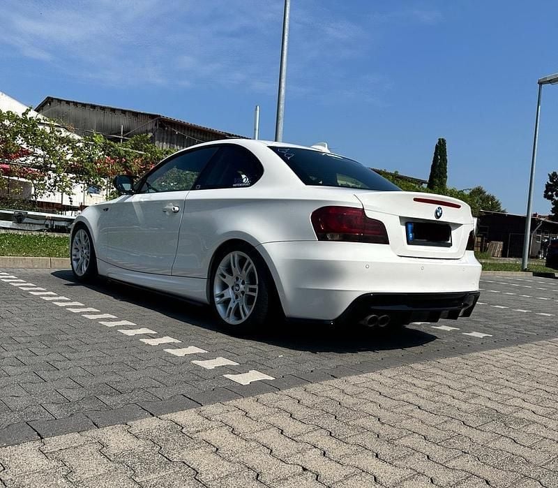 Weiß Gebraucht 2010 BMW 125 Coupé M Performance Coupé | 15.000 € (Etwas zu teuer) - Bild 1/4