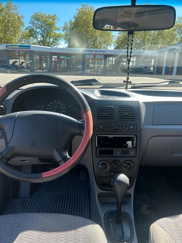 Usata Kia Rio 98 CV (72 kW) 2001 Grigio Utilitaria