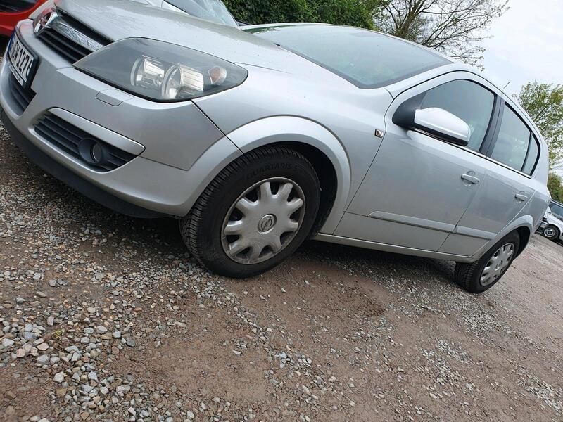 Grau Gebraucht 2005 Opel Astra Kleinwagen | 2.000 € (Fairer Preis) - Bild 1/4