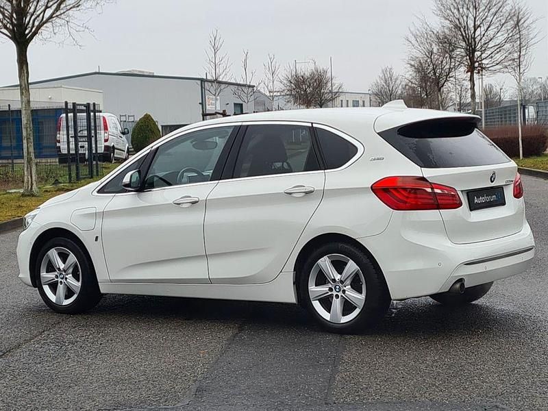 Gebraucht BMW 225 Active Tourer Luxury Line 136 PS (100 kW) 2016 Weiß Van / Kleinbus