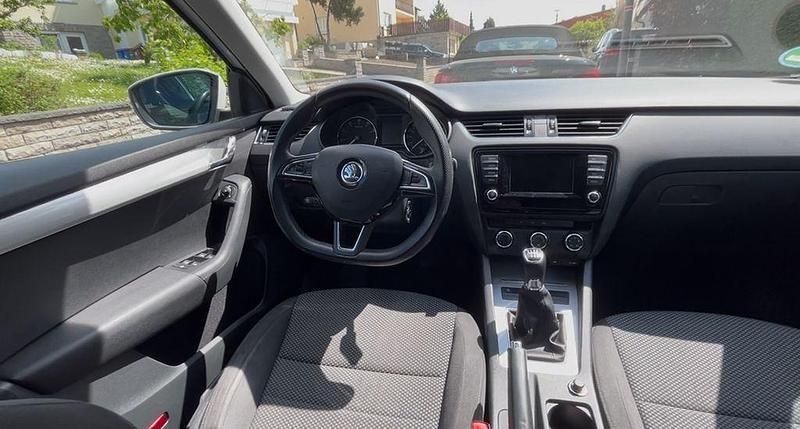 Gebraucht Skoda Octavia Ambition 140 PS (102 kW) 2014 Weiß Kleinwagen