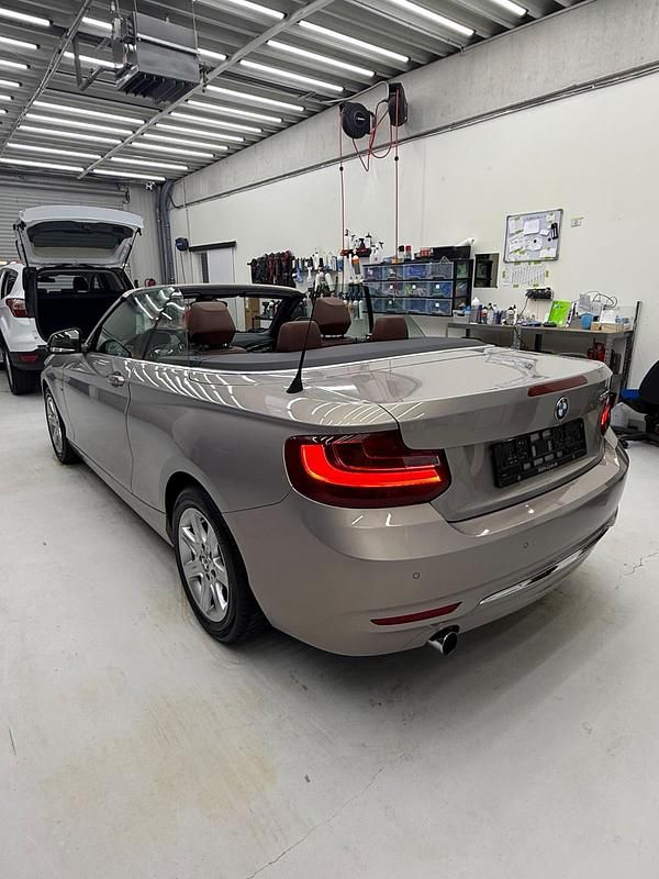 Grau Gebraucht 2016 BMW 220 Sport Line Cabrio | 17.200 € (Guter Preis) - Bild 1/4