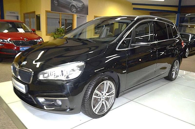 Gebraucht BMW 220 Luxury Line 192 PS (141 kW) 2018 Saphirschwarz Van / Kleinbus