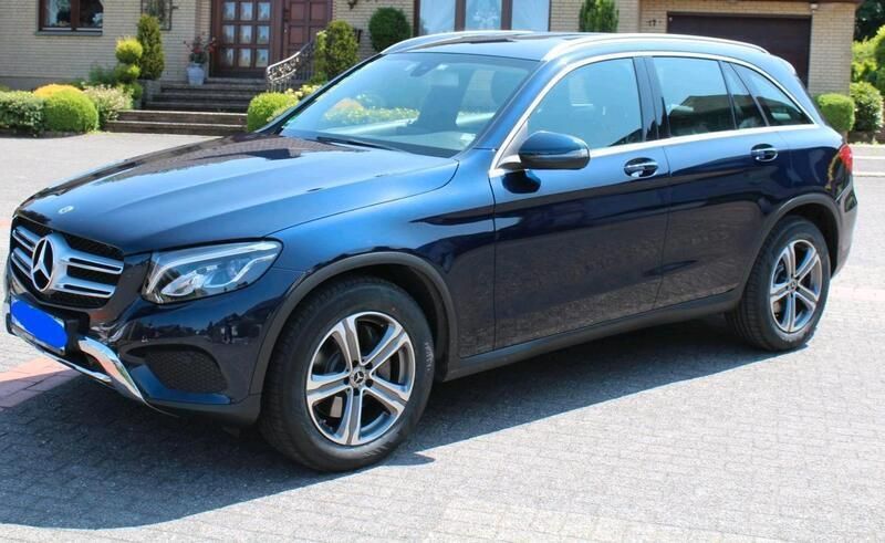Blau Gebraucht 2018 Mercedes GLC220 SUV | 28.399 € (Guter Preis) - Bild 1/4