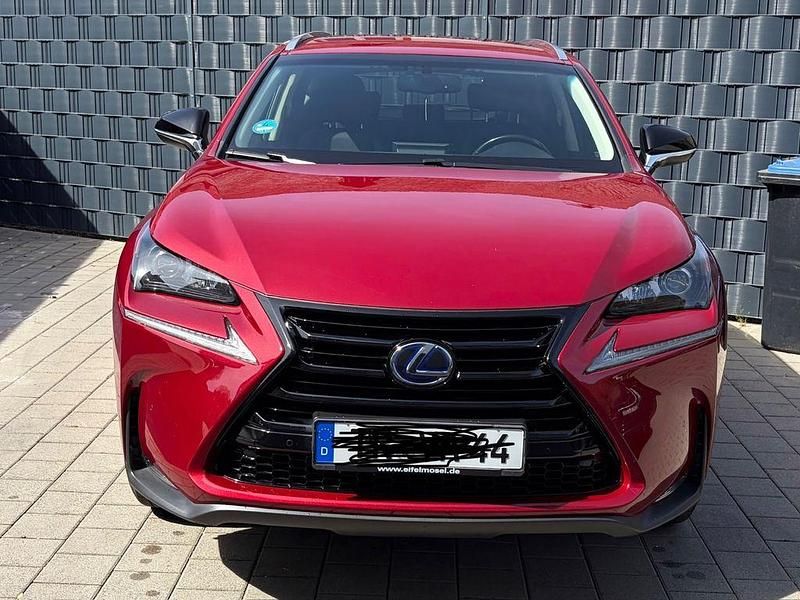 Gebraucht Lexus NX300h 197 PS (144 kW) 2018 Rot SUV